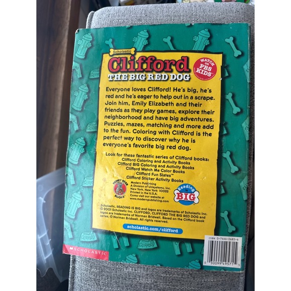 2001 vintage Scholastic Clifford The Big Red Dog Big Coloring and Activity Book - Picture 2 of 3